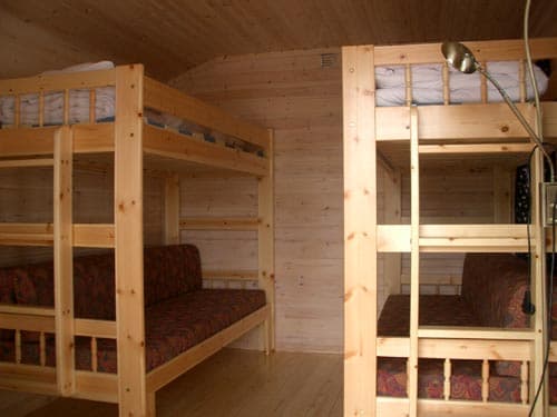 Interiör i övernattningsstugan 10 kvm